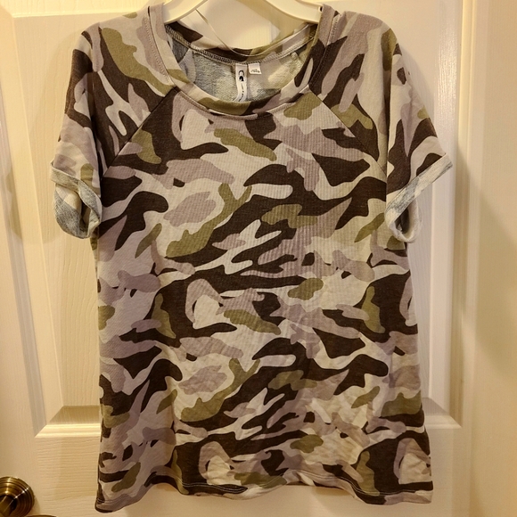 NWT Cable & Gauge Camo Tee M - Picture 1 of 4